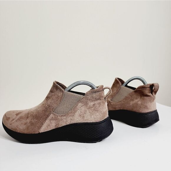 Earth Origins  - Picture 4 of 11